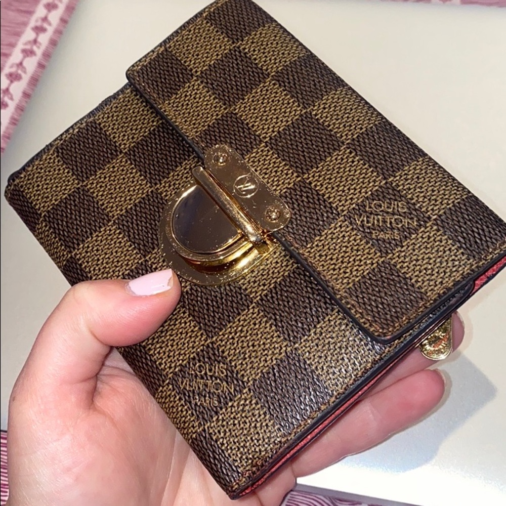 ✨GORGEOUS NEVER BEEN USED BUCKLE WALLET✨